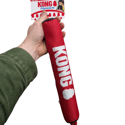 Kong Signature Stick med rep röd/svart - Med handtag, pipljud, skallra och prasslande ljud för extra skoj
